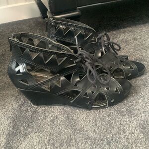 Black cutout wedges